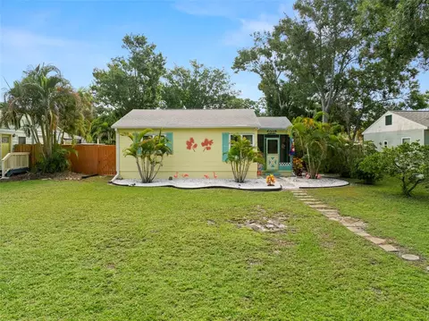 1212 Hull St S, Gulfport, FL 33707