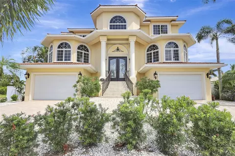 400 115th Ave, Treasure Island, FL 33706