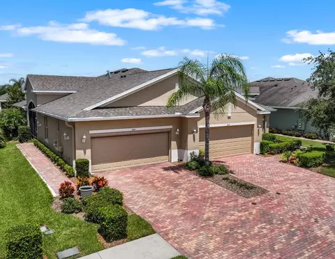 809 Chipper Dr, Sun City Center, FL 33573