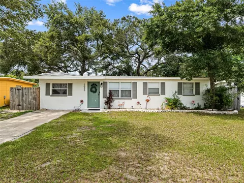 1035 7th St N, Safety Harbor, FL 34695
