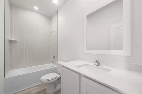Bath - 13303 Tula Loop, Astatula, FL 34705 photo 3 of 3