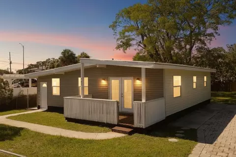 107 E Spruce St, Tarpon Springs, FL 34689