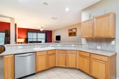 Kitchen - 10903 Wildcat Dr, Riverview, FL 33579 photo 4 of 4