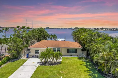 7121 Bay St, Saint Pete Beach, FL 33706
