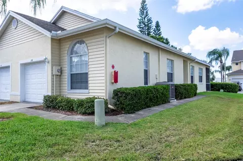 1050 Starkey Rd #208, Largo, FL 33771