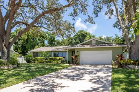 8135 Bayshore Dr, Seminole, FL 33776