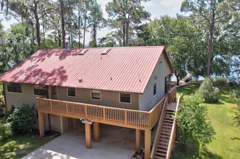 303 Riley Lake Dr, Hawthorne, FL 32640