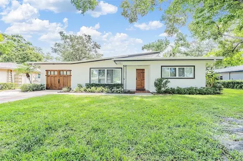 559 Oakwood Dr, Largo, FL 33771