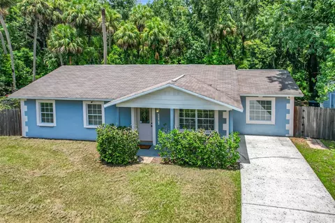 2906 N Willow Dr, Plant City, FL 33566
