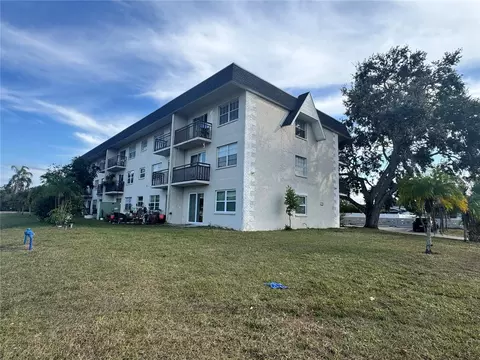 1185 58th St N, Saint Petersburg, FL 33710