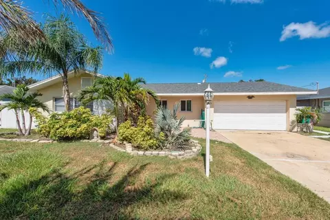 8972 111th St, Seminole, FL 33772