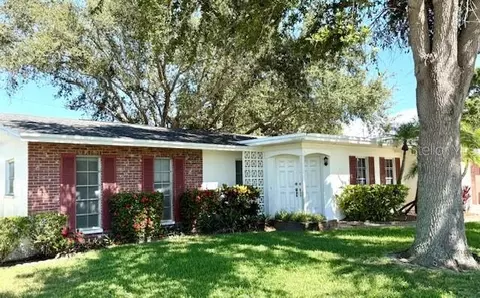 10821 Hammock Dr, Largo, FL 33774