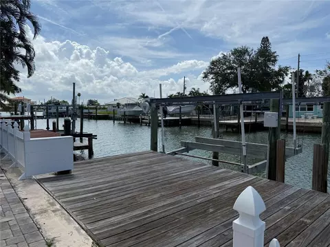 325 E Madeira Ave, Madeira Beach, FL 33708
