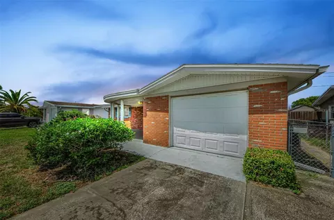 2135 Erin Dr, Holiday, FL 34690
