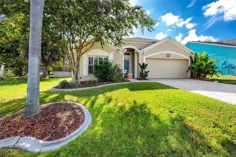 1758 Biarritz Cir, Tarpon Springs, FL 34689