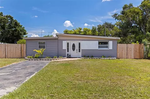 9297 84th St, Seminole, FL 33777