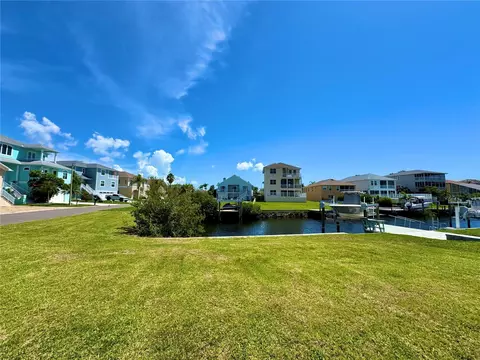 4400 Sanddollar Ct, New Port Richey, FL 34652