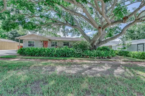 8225 Lark St, Seminole, FL 33777