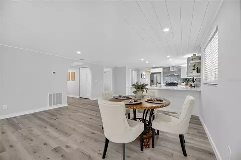Dining - 635 Jamaica Cir E, Apollo Beach, FL 33572 photo 2 of 3
