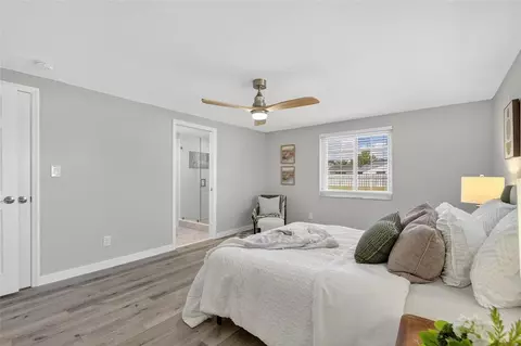 Bedroom - 635 Jamaica Cir E, Apollo Beach, FL 33572 photo 2 of 5