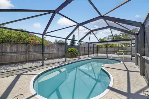 Exterior - 635 Jamaica Cir E, Apollo Beach, FL 33572 photo 5 of 10