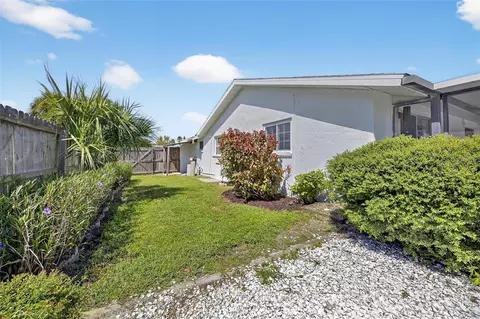 Exterior - 635 Jamaica Cir E, Apollo Beach, FL 33572 photo 9 of 10