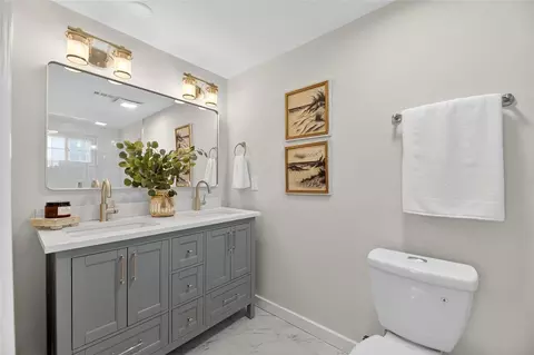 Bath - 635 Jamaica Cir E, Apollo Beach, FL 33572 photo 2 of 3