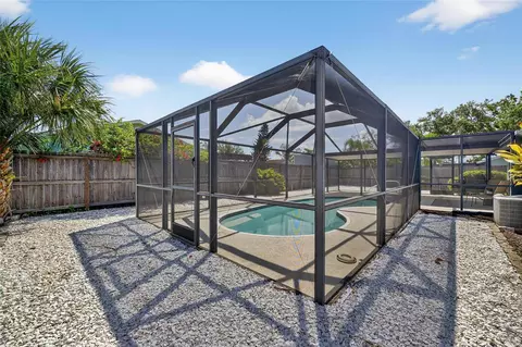 Exterior - 635 Jamaica Cir E, Apollo Beach, FL 33572 photo 6 of 10