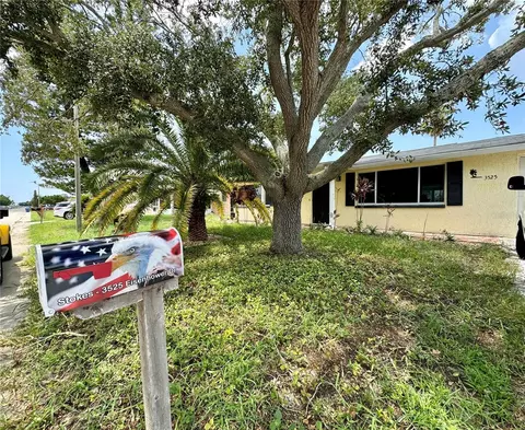 3525 Eisenhower Dr, Holiday, FL 34691