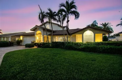 2085 Massachusetts Ave NE, Saint Petersburg, FL 33703