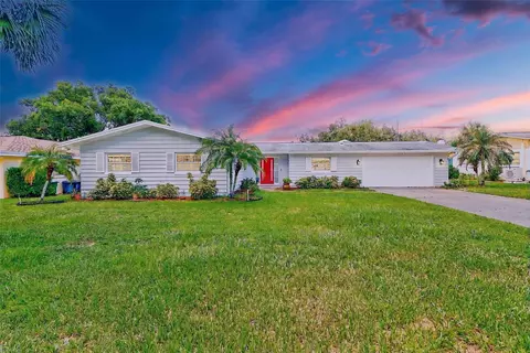 1847 Oak Lake Dr, Clearwater, FL 33764