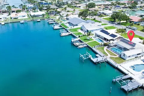 11900 7th St E, Treasure Island, FL 33706