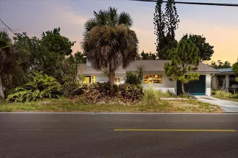 1290 Oxford Dr, Englewood, FL 34223