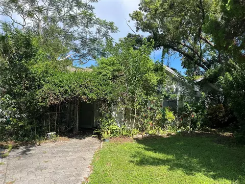 1002 Pinebrook Dr, Clearwater, FL 33755