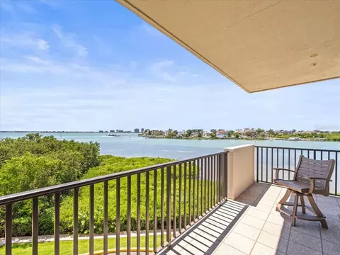 4 Belleview Blvd #203, Belleair, FL 33756