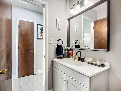 Bath - 8016 Formby St, Riverview, FL 33578 photo 1 of 5