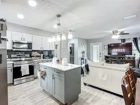 Kitchen - 8016 Formby St, Riverview, FL 33578 photo 4 of 5