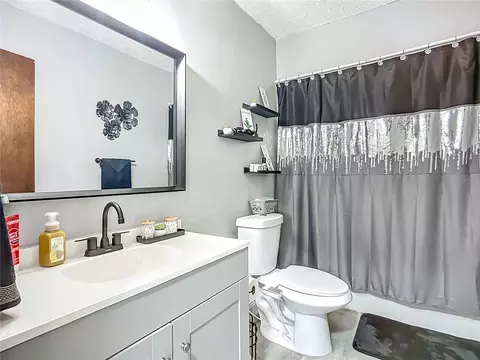 Bath - 8016 Formby St, Riverview, FL 33578 photo 2 of 5