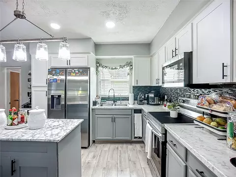 Kitchen - 8016 Formby St, Riverview, FL 33578 photo 2 of 5