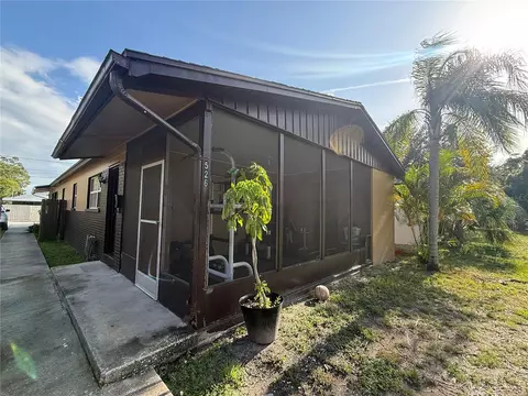 526 93rd Ave N, Saint Petersburg, FL 33702