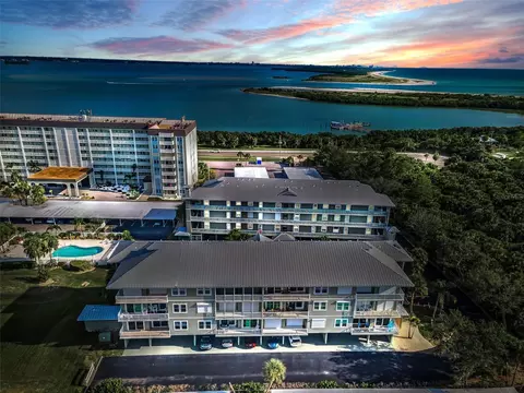 7 Island Park Pl #402, Dunedin, FL 34698