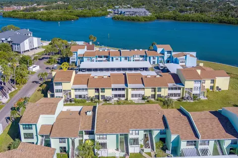 1 Windrush Blvd #28, Indian Rocks Beach, FL 33785