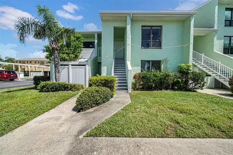 1 Windrush Blvd #30, Indian Rocks Beach, FL 33785