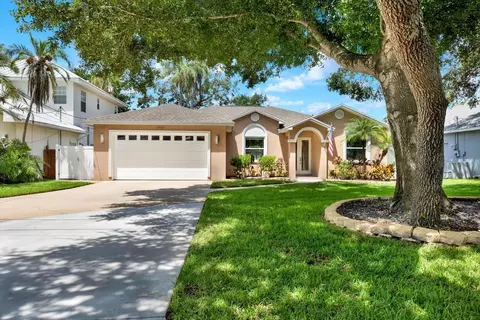 1713 60th St S, Gulfport, FL 33707