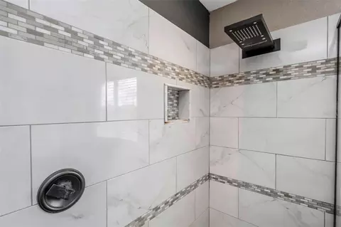 Bath - 14818 Edgemere Dr, Spring Hill, FL 34609 photo 5 of 10