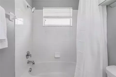 Bath - 14818 Edgemere Dr, Spring Hill, FL 34609 photo 7 of 10