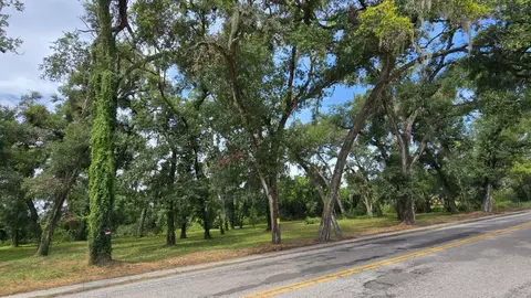 712 Lithia Pinecrest Rd, Brandon, FL 33511