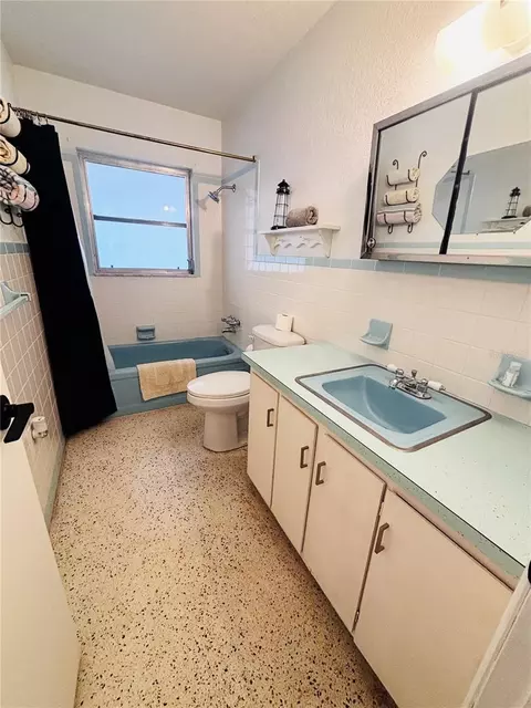 Bath - 6125 Beacon Point Dr, Weeki Wachee, FL 34607 photo 1 of 1