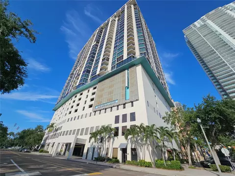 1 Beach Dr SE #911, Saint Petersburg, FL 33701
