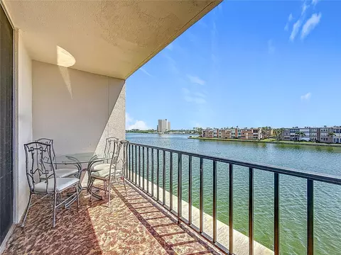 7625 Sun Island Dr S #307, South Pasadena, FL 33707